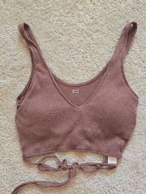 Ribbed V-Neck Crop Top in Brown